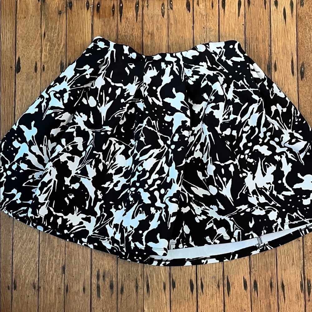 Patterned skater style mini skirt